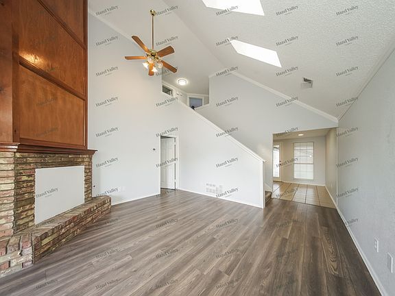 4th image of 2108 Lakecrest Dr