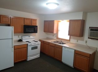 1102 N 39th St, Grand Forks, ND 58203