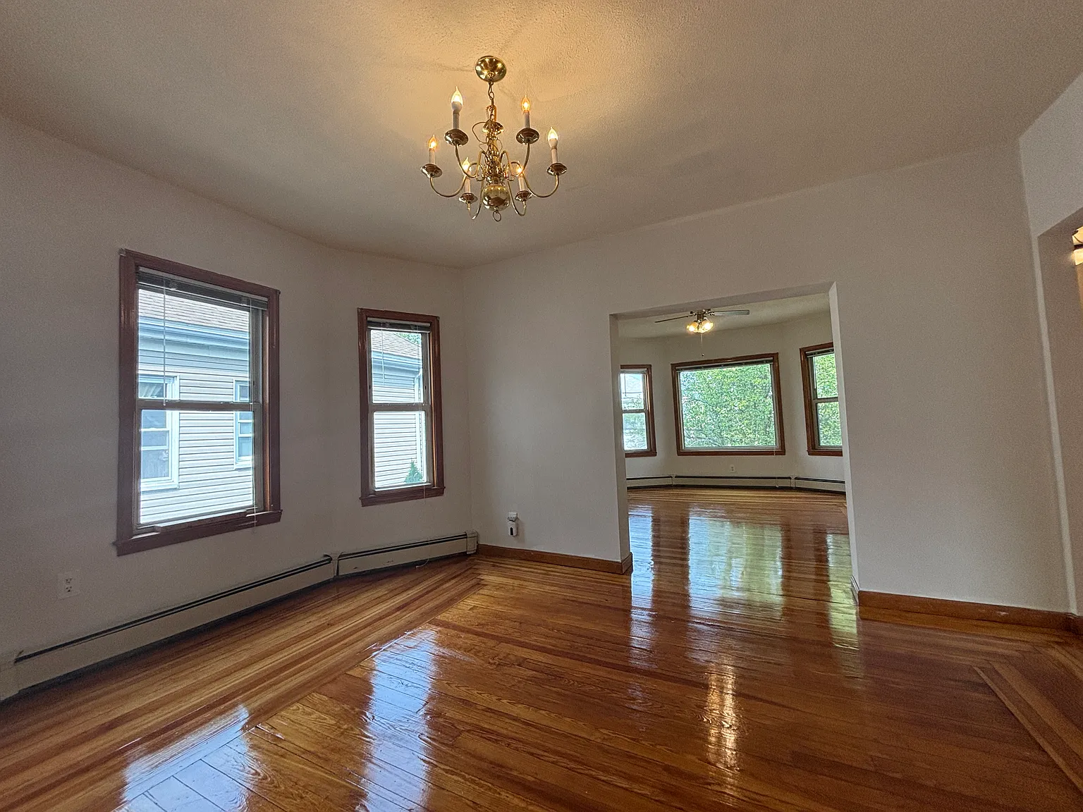 3 bed, 999 sqft, $3,300 — Photo 1