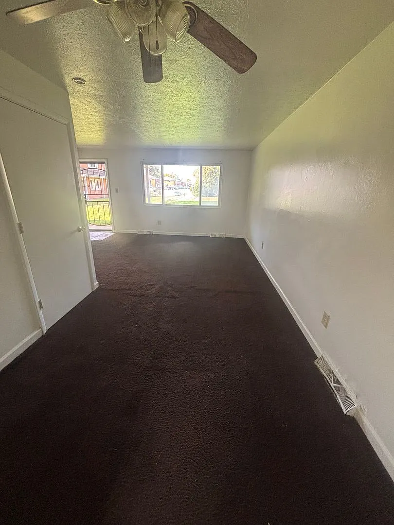 4889 Banbury Ct — Photo 1