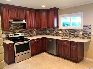 88 Choir Ln, Westbury, NY 11590