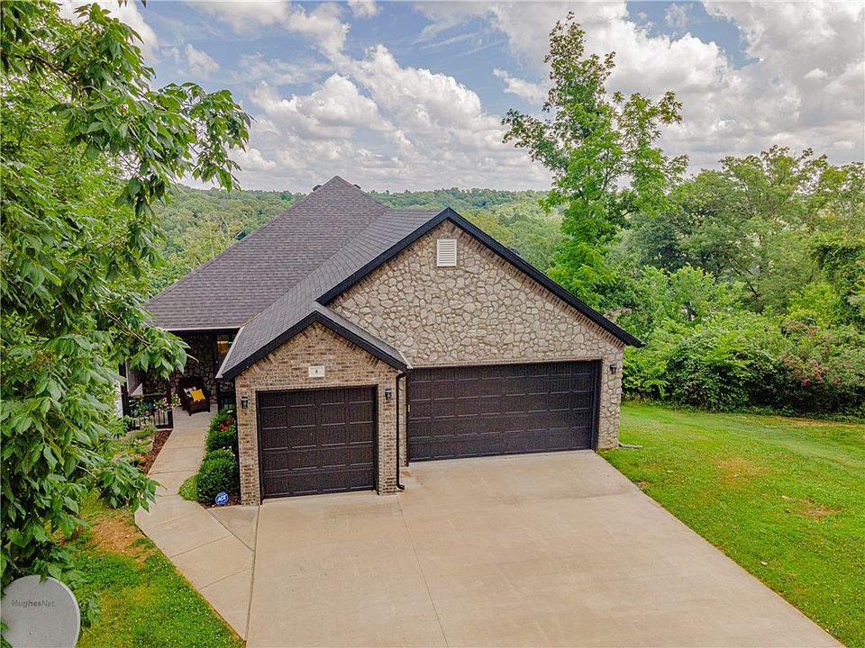 1st image of 8 Tilbury Ln