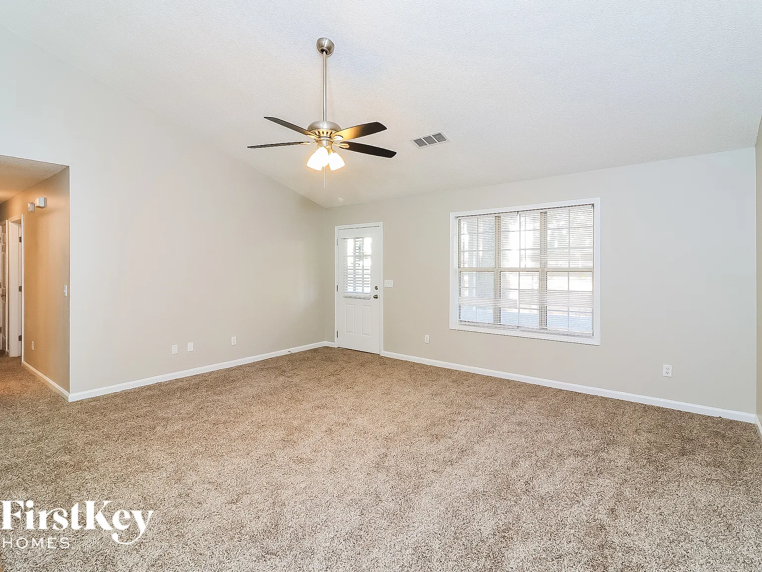 3 bed, 2.0 bath, 1396 sqft, $2,095 — Photo 3