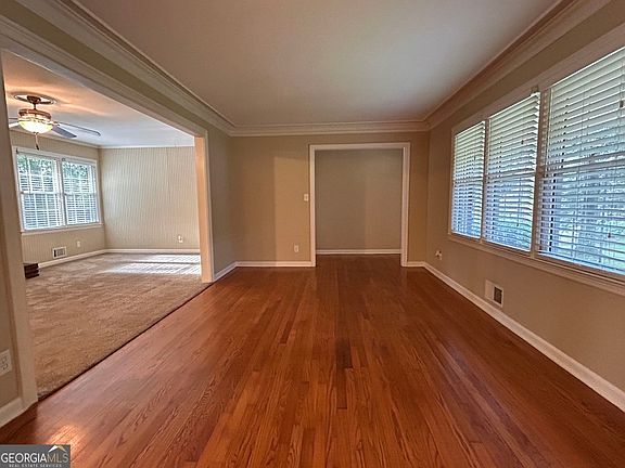 4th image of 995 Melody Ln