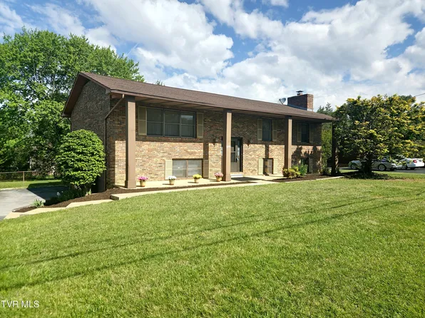 2910 Newbern Dr, Johnson City, TN 37604