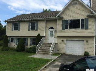 62 Old Country Rd, Westhampton, NY 11977