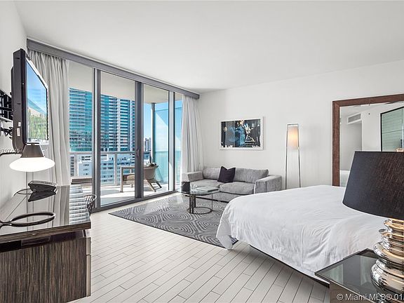 4th image of 2201 Collins Ave #1226