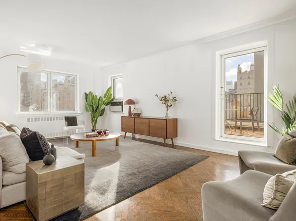 923 Fifth Avenue image 1 of 17