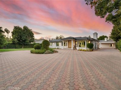 22901 Burbank Blvd, Woodland Hills, CA, 91367