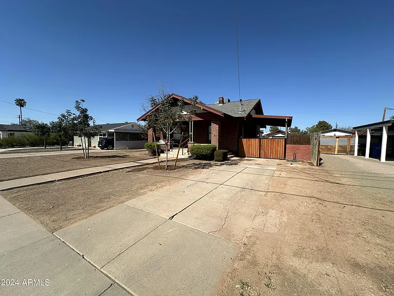 1426 E Sheridan St — Photo 15