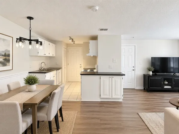 14 Walden Dr APT 4, Natick, MA 01760