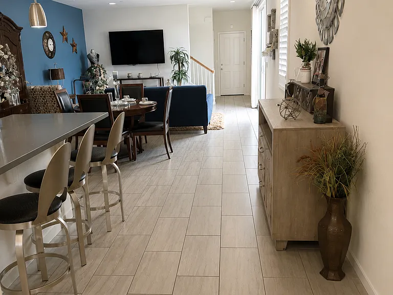 1076 S Fowler Ln — Photo 5