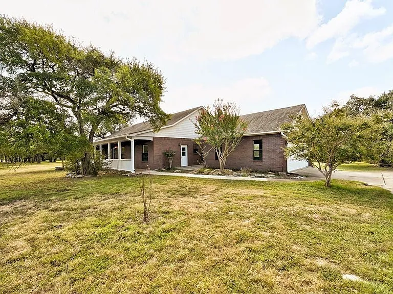 200 Oak Hollow Ln — Photo 10