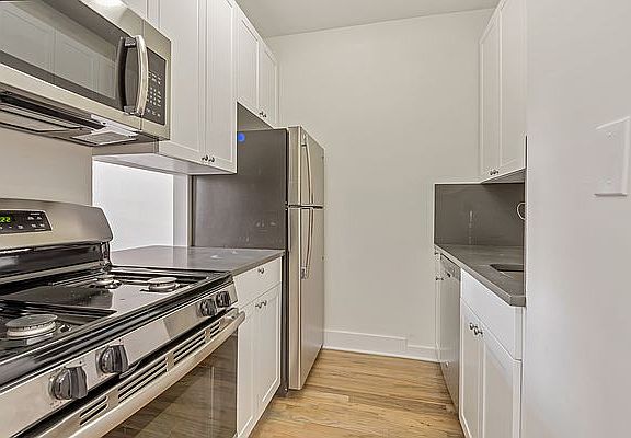 3rd image of 426 W 49th St APT 5C