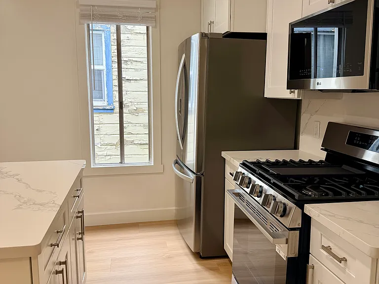 383 Paris St — Photo 8