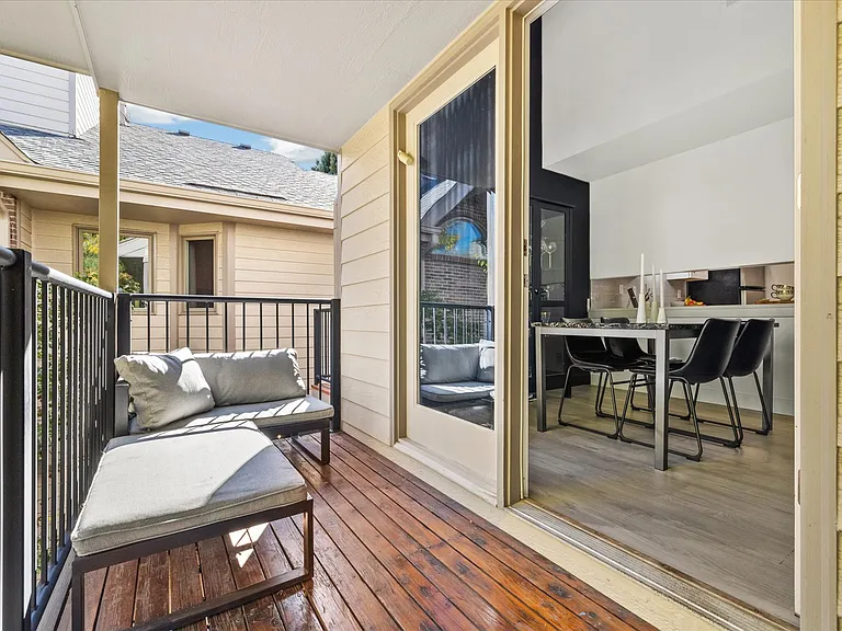 170 S Jackson St #205 — Photo 36