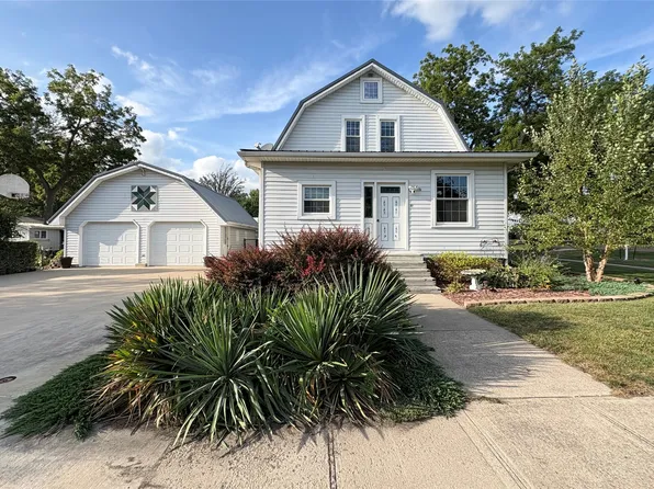 807 Sadone St E, Grand Junction, IA 50107