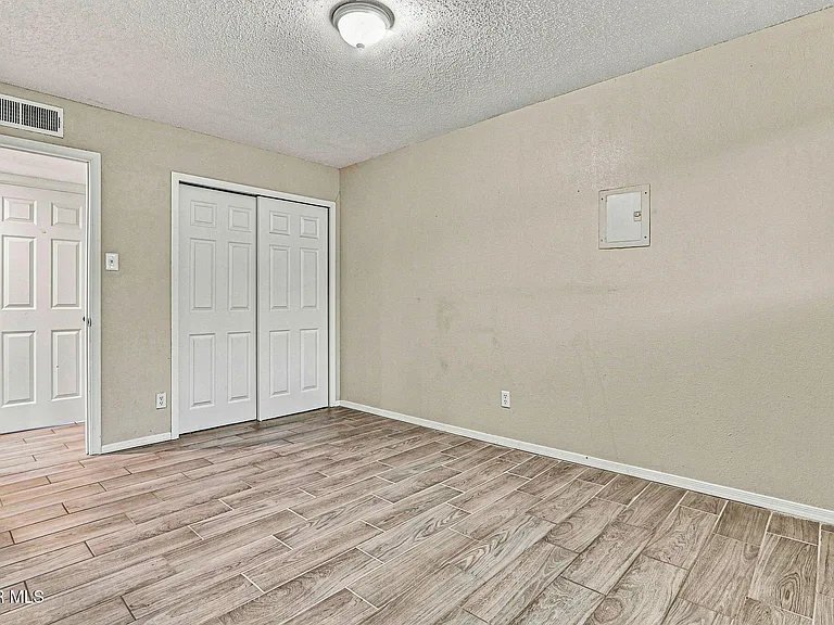 11524 Meadowbrook Dr — Photo 24