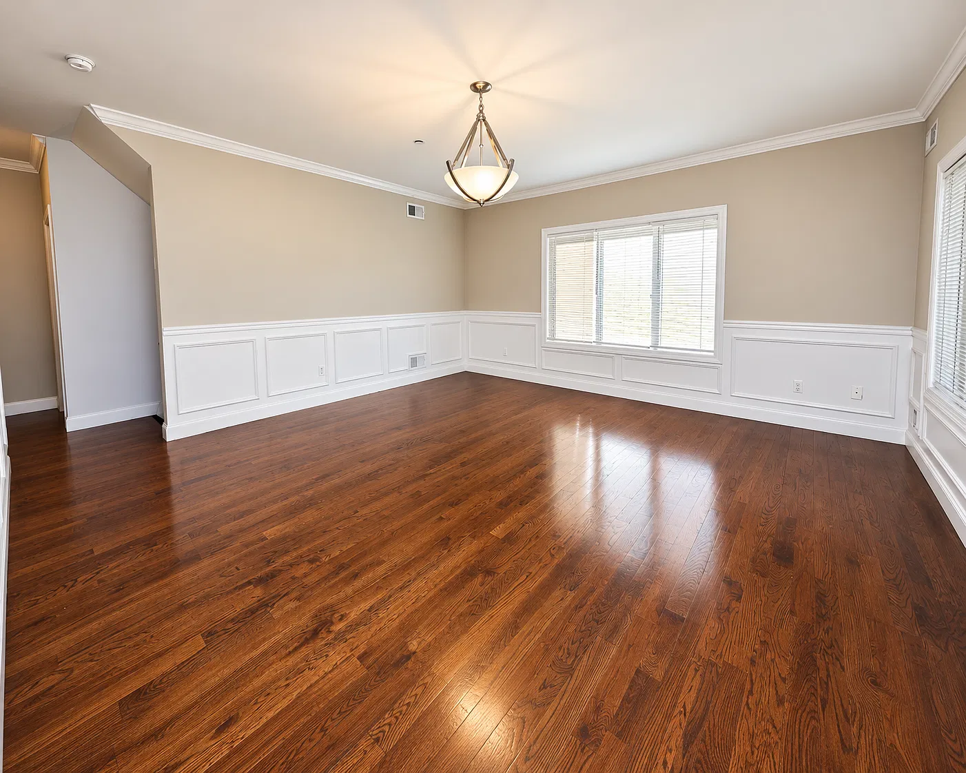 3 bed, 1156 sqft, $3,550 — Photo 3