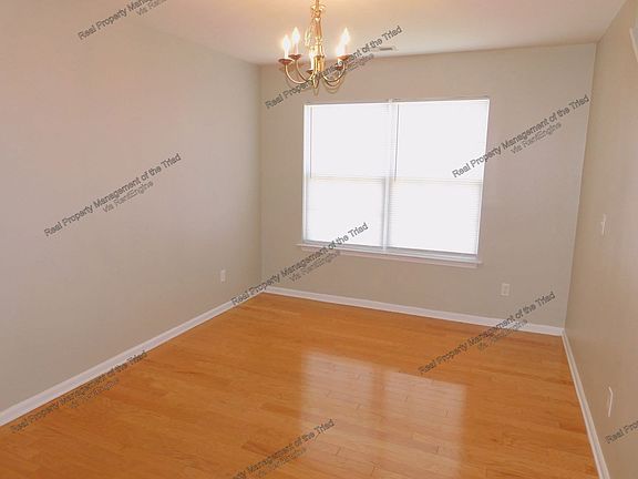 3rd image of 8 Rockport Ct