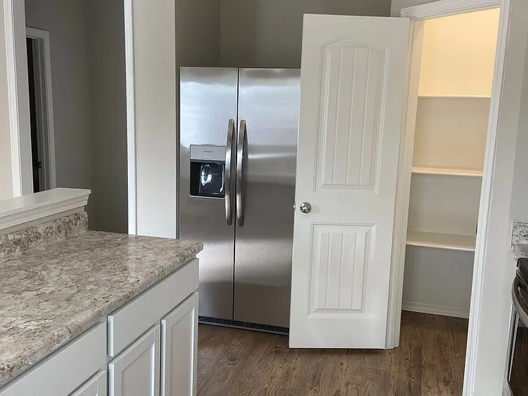 2612 Grand Ln — Photo 9