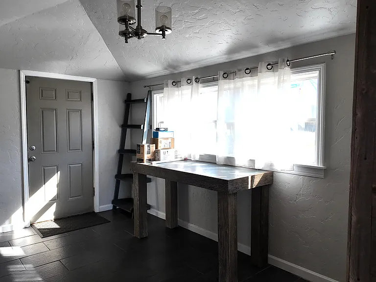 1251 E 31st Ct — Photo 11