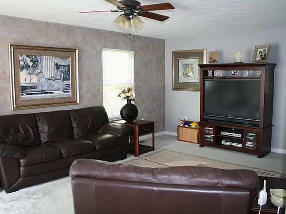 2nd image of 483 Knollcrest Ct