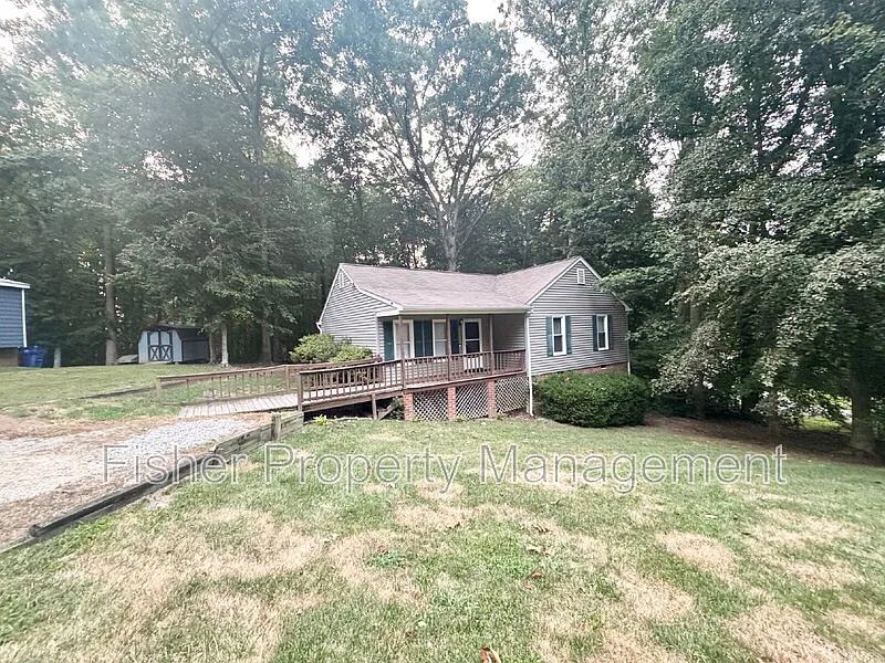 3 bed, 2.0 bath, 1202 sqft, $2,170 — Photo 2