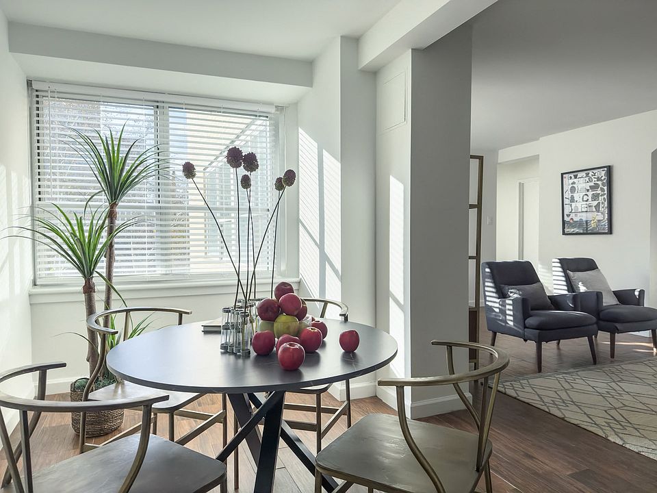 Dining under natural light