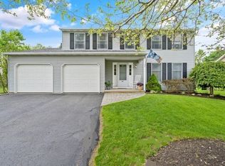 7203 Kendall Dr E, East Syracuse, NY 13057