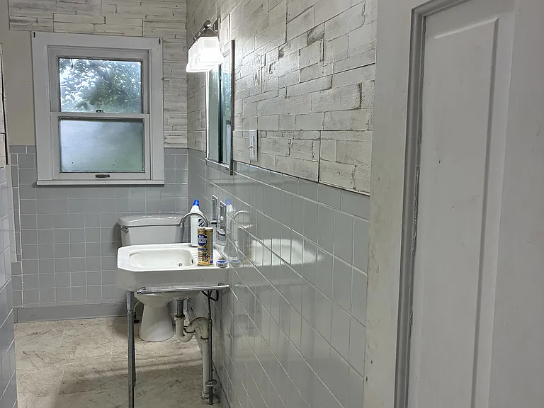 219 W Kickapoo St #1 — Photo 8
