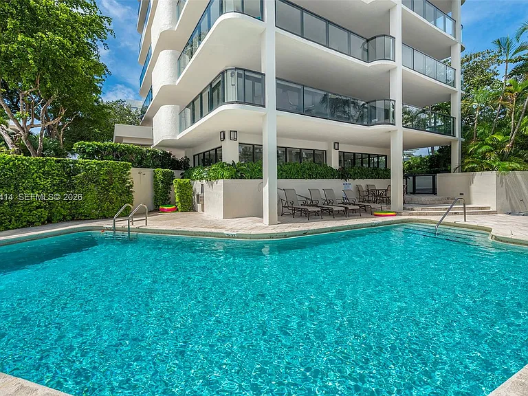 2575 S Bayshore Dr #11B — Photo 31