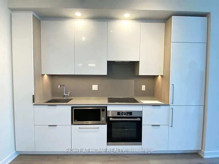 28 Freeland St #3403 — Photo 2