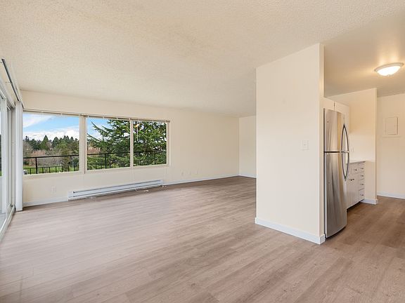 2nd image of 3119 & 3201 W Commodore Way #3C