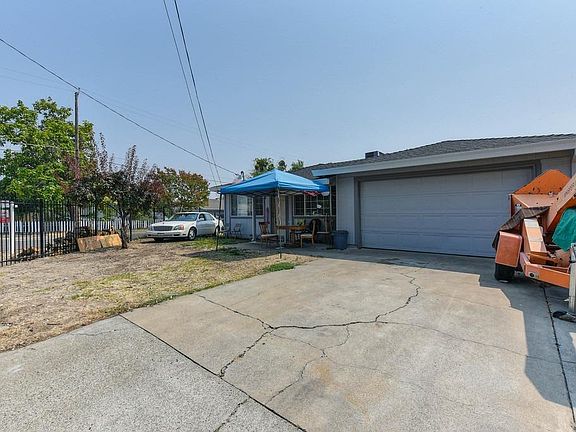 3rd image of 2742 Yreka Ave