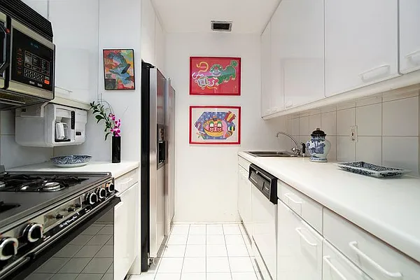 Sold by Manhattan Boutique Real Estate | media 8