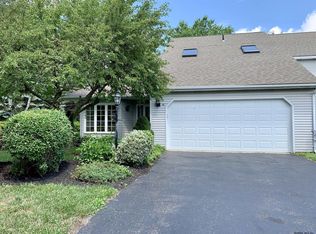 19 Carrie Ct, Niskayuna, NY 12309