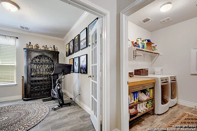 9113 Sunpool — Photo 19
