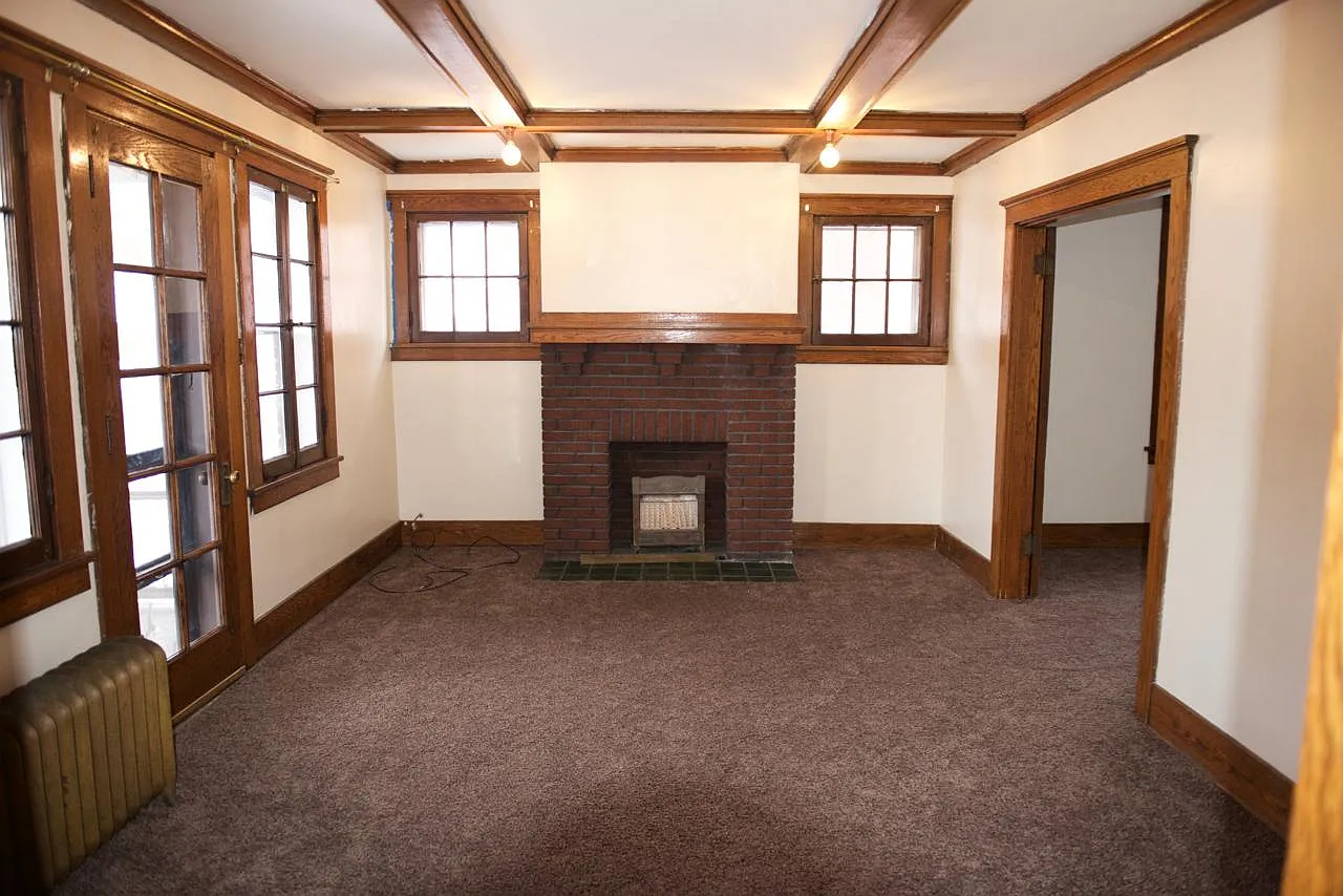 9 Dinsmore Ave — Photo 1