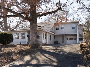 609 N Lincoln St, Utica, IL 61373