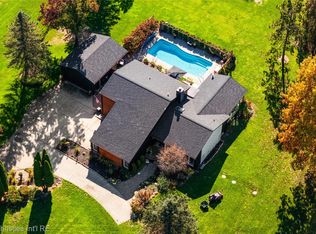 4301 Heatherwood Dr, Milford, MI 48381