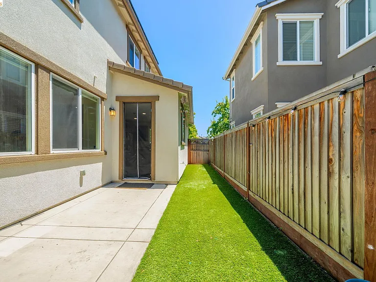 339 Emory Ct — Photo 32