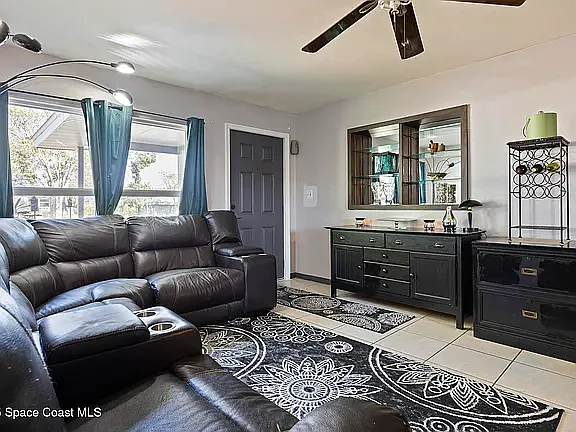 4 bed, 1496 sqft, $2,200 — Photo 3