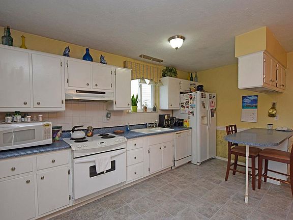 4th image of 928 Yarger Dr