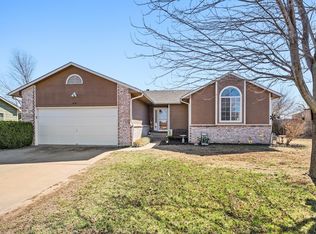 631 N Rolling Hills Dr, Clearwater, KS 67026