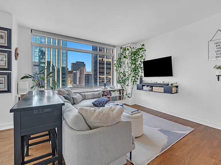 145 E 48th St #35A — Photo 3