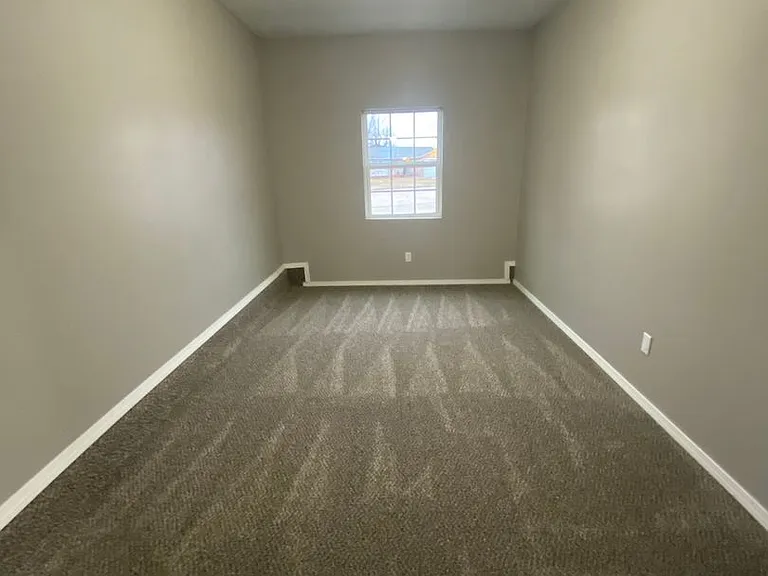 904 Craig Dr — Photo 3
