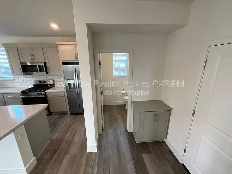 2090 Daimler St — Photo 6