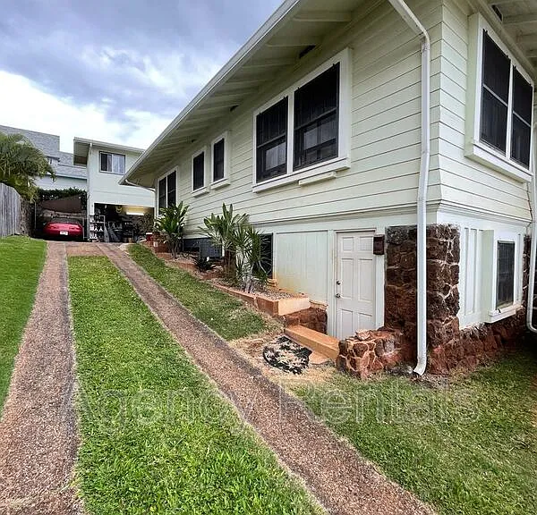 4342 Sierra Dr #BASEMENT STUDIO — Photo 1