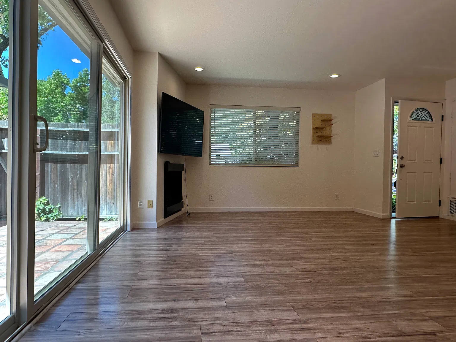 2 bed, 980 sqft, $3,200 — Photo 4